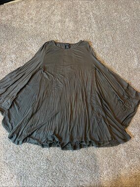 Relaxed Olive Green Swing Tunic Top with Long Sleeves